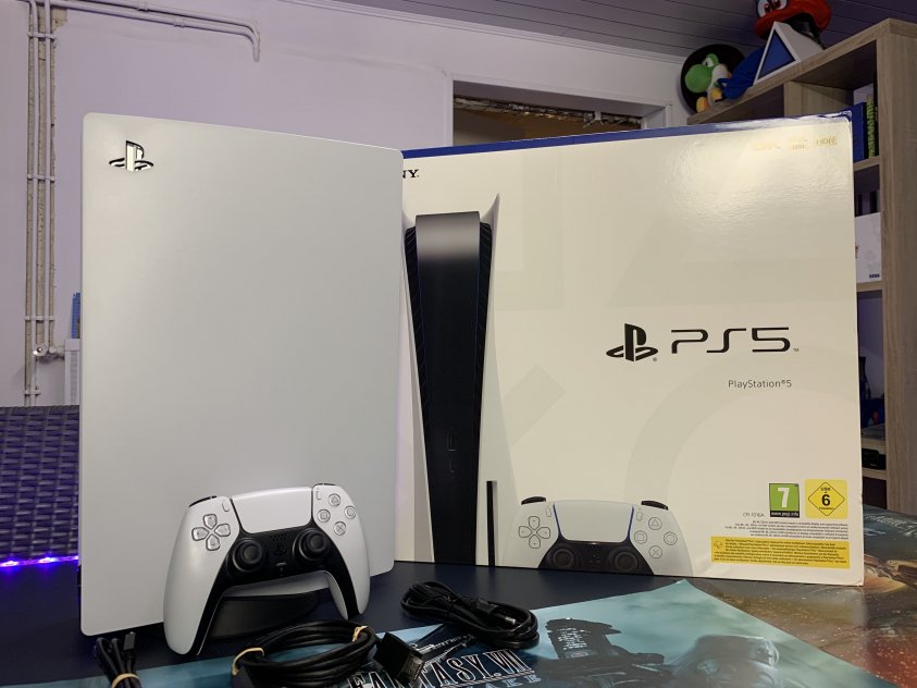 Playstation 5 (PS5) med skivenhet inklus