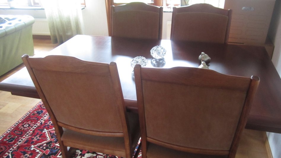 Köksbord/matsal med fyra stolar