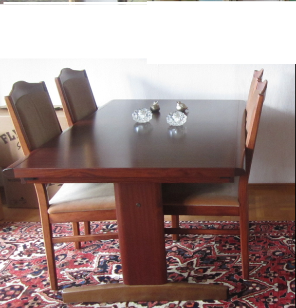 Köksbord/matsal med fyra stolar