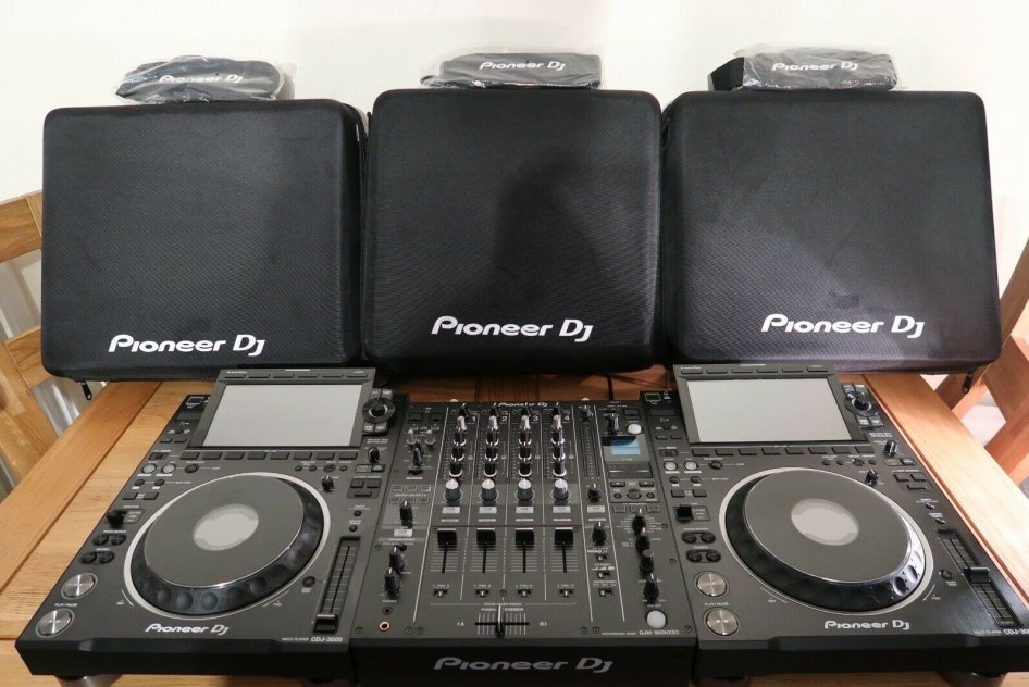 Pioneer CDJ 3000 Pair + DJM 900 NXS2 bäs