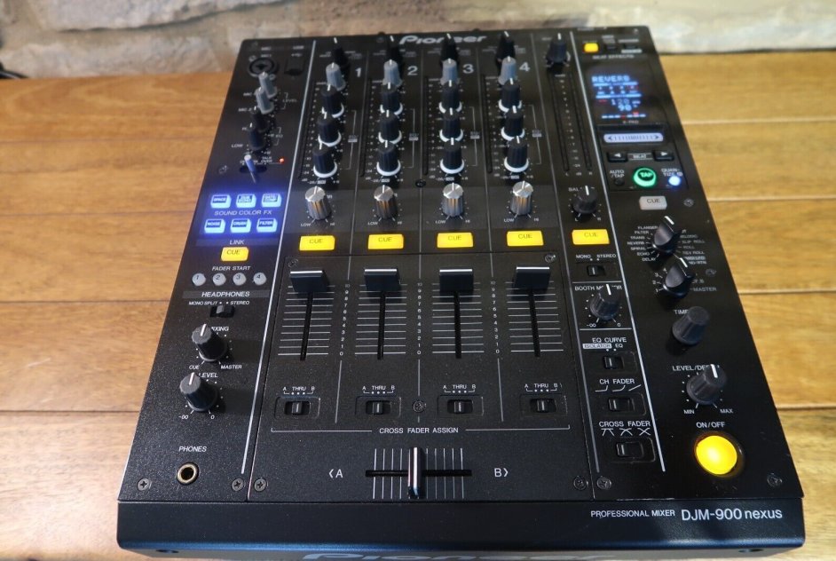 Pioneer CDJ 2000 Nexus DJM 900 NXS DJ
