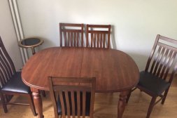 Matbord med 6 stolar