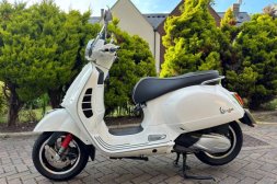 2022 Vespa GTS 300 Super Sport HPE