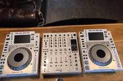 2xPioneer cdj 2000 NXS 2, 1 x DJM 900 NX