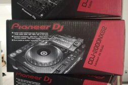 2x Pioneer Cdj 2000 Nxs2 med 1x Djm 900