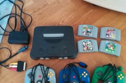 Nintendo 64, 3 kontroller, 4 spel.